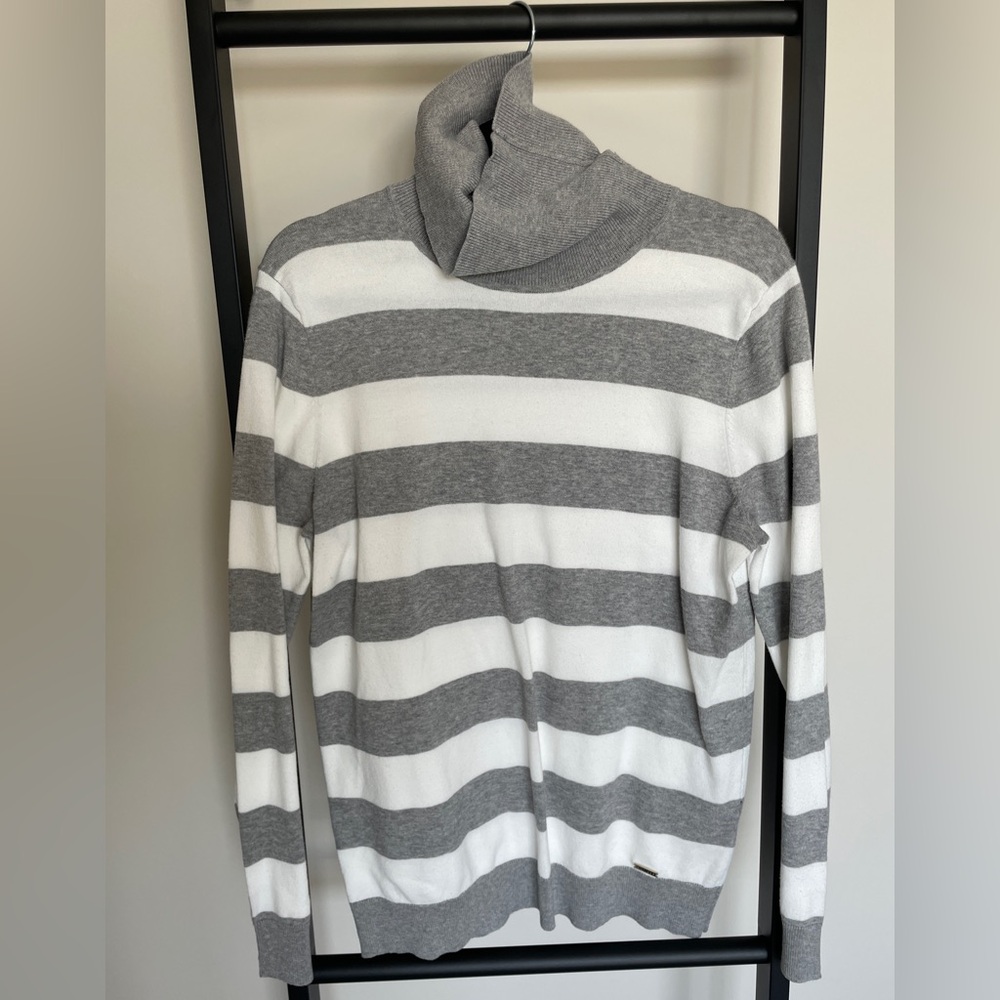 Tommy Hilfiger Gray and White Turtleneck Sweater